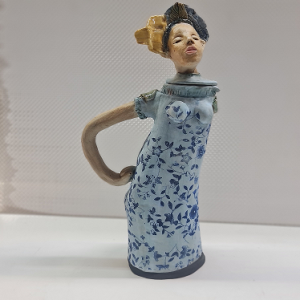 Vina ceramic figurine image